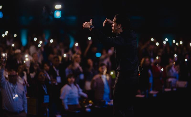 Uelicon Venâncio se consolida como o maior influenciador de consórcio do Brasil ao movimentar mais de R$ 100 milhões em vendas em janeiro