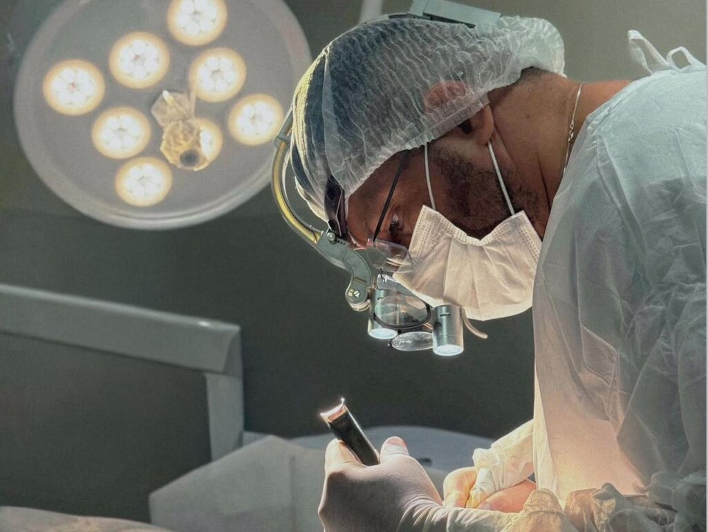 Brasil realiza mais de 800 mil implantes dentários por ano, diz Abimo