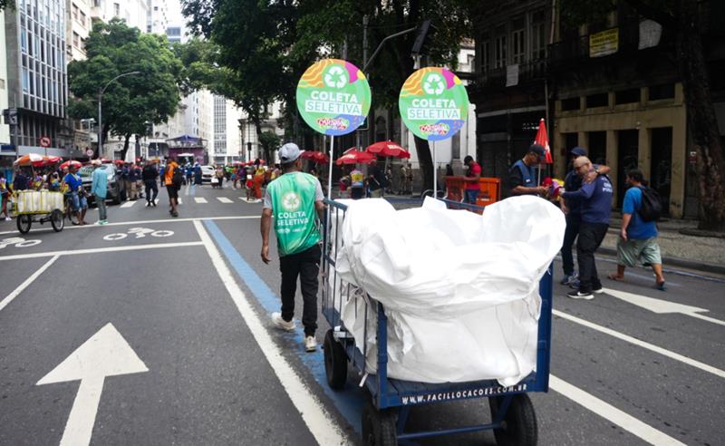 Operação liderada pela Dream Factory já soma 6,6 toneladas de recicláveis no Carnaval de Rua 2026