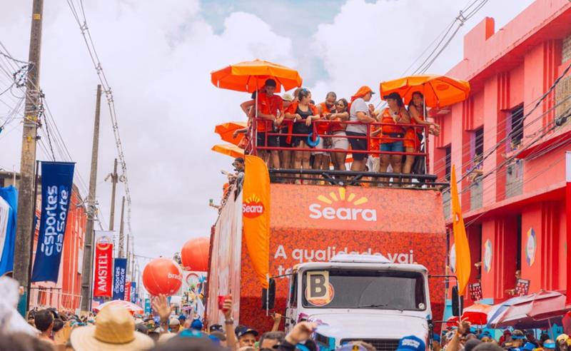 Seara leva trio elétrico e estrutura de churrasco ao Galo da Madrugada