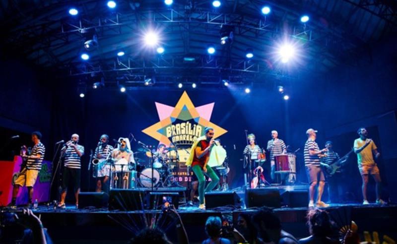 Bloco Brasília Amarela celebra 30 anos dos Mamonas Assassinas nesta segunda-feira, no Centro do Rio