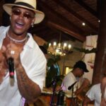 Guga Meyra anima festa de Leo Santana e Lore Improta em clima de descanso pós-Carnaval