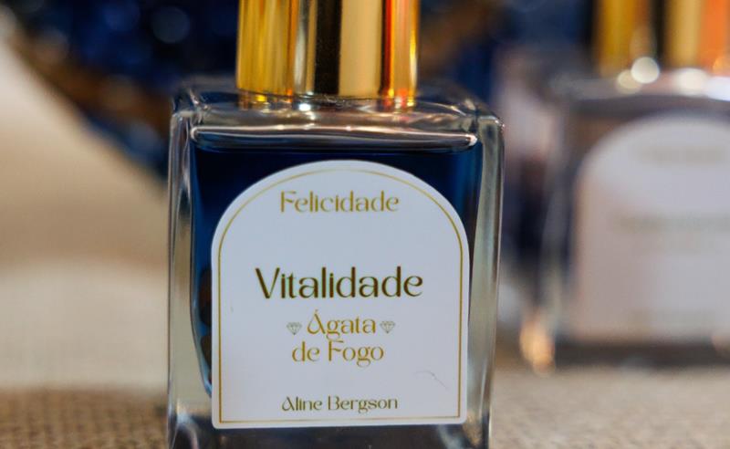 Cristais, design e autocuidado: Aline Bergson apresenta obra e nova coleção em São Paulo