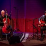 Fred Martins e Jaques Morelenbaum levam tributo a João Gilberto ao Clube do Choro de Brasília