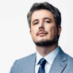 Tecnologia encurta caminho até o diploma e impulsiona movimento de volta aos estudos entre adultos