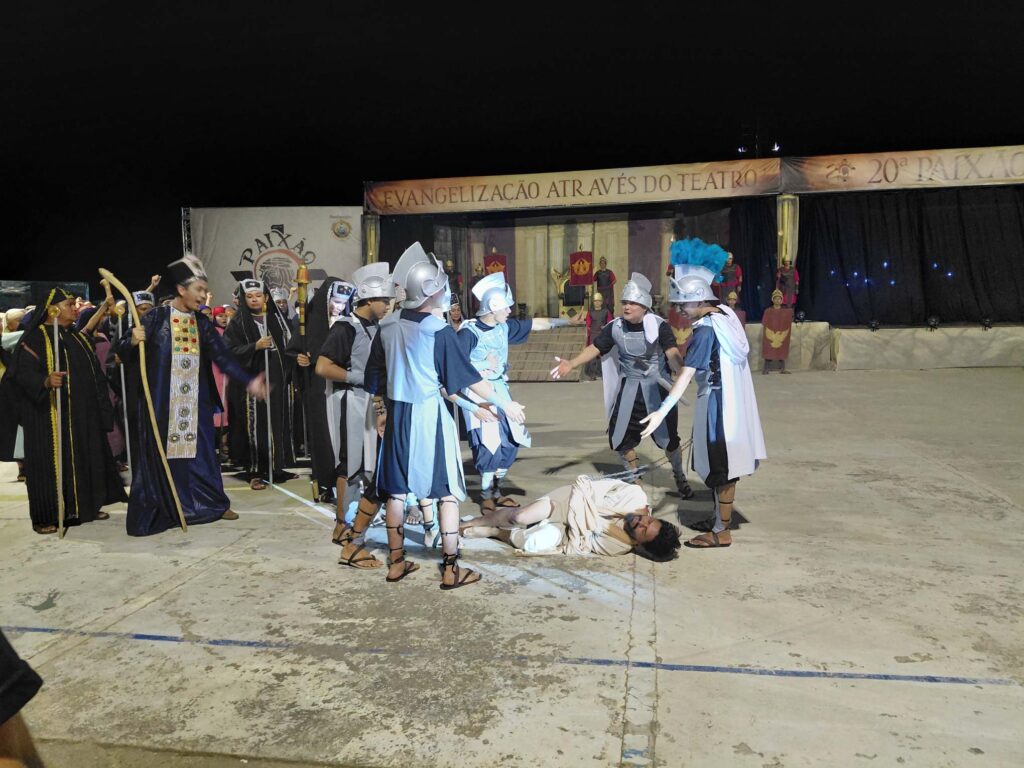 Encenação reúne comunidade no Parque do Ingá e mantém tradição de evangelização por meio do teatro em Manacapuru