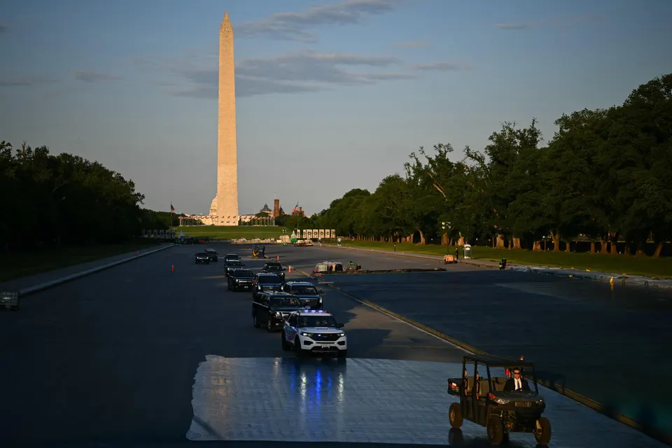 Trump afirma que reformas no reflecting pool estão “à frente do cronograma” após relatório sugerir atraso