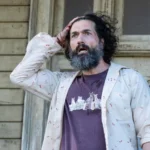 Monstros emergem do lago e Jade descobre segredo abaixo do Colony House em FROM — 4ª temporada, ep. 5
