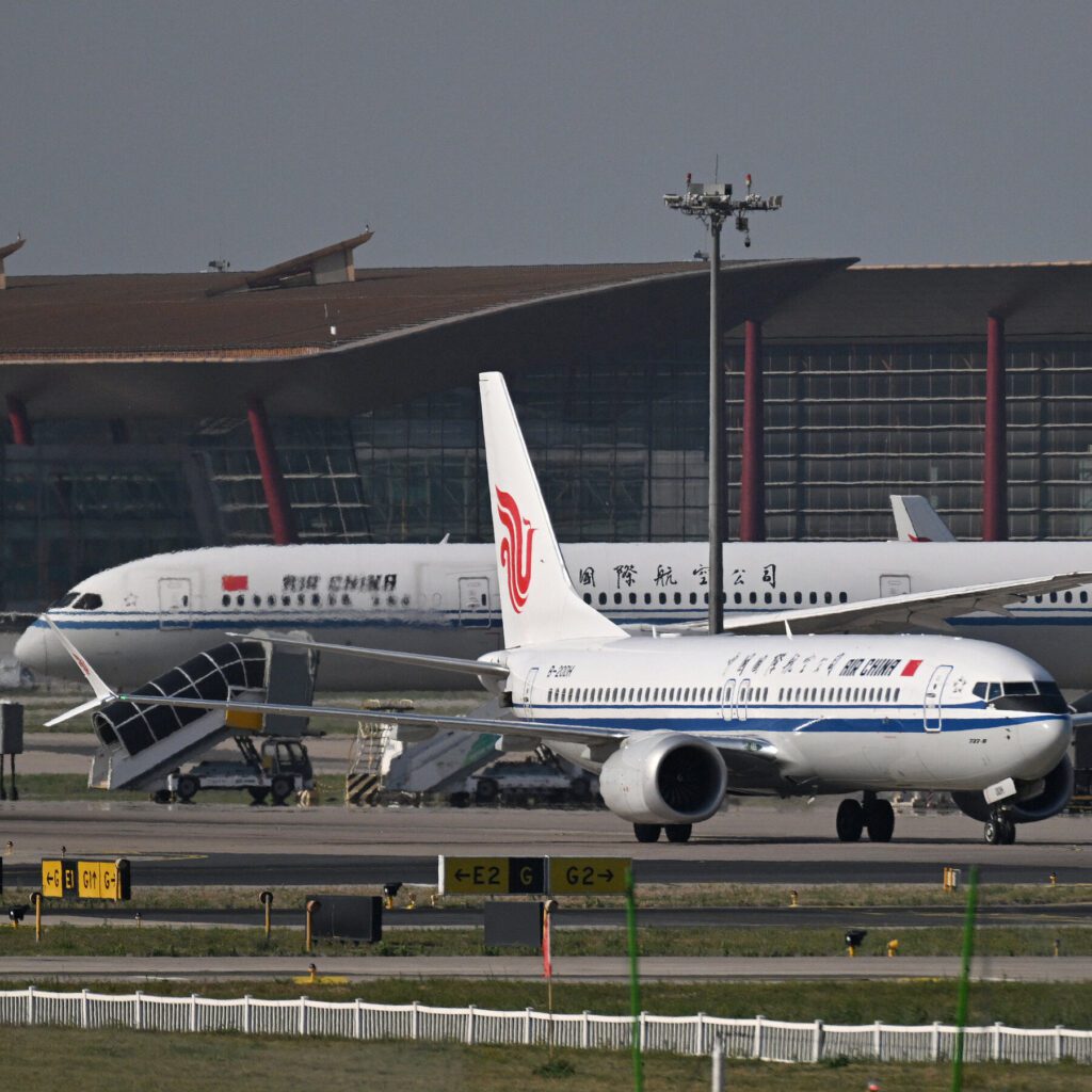 Trump Anuncia Pedido de Aeronaves da Boeing na China, que Não se Manifesta