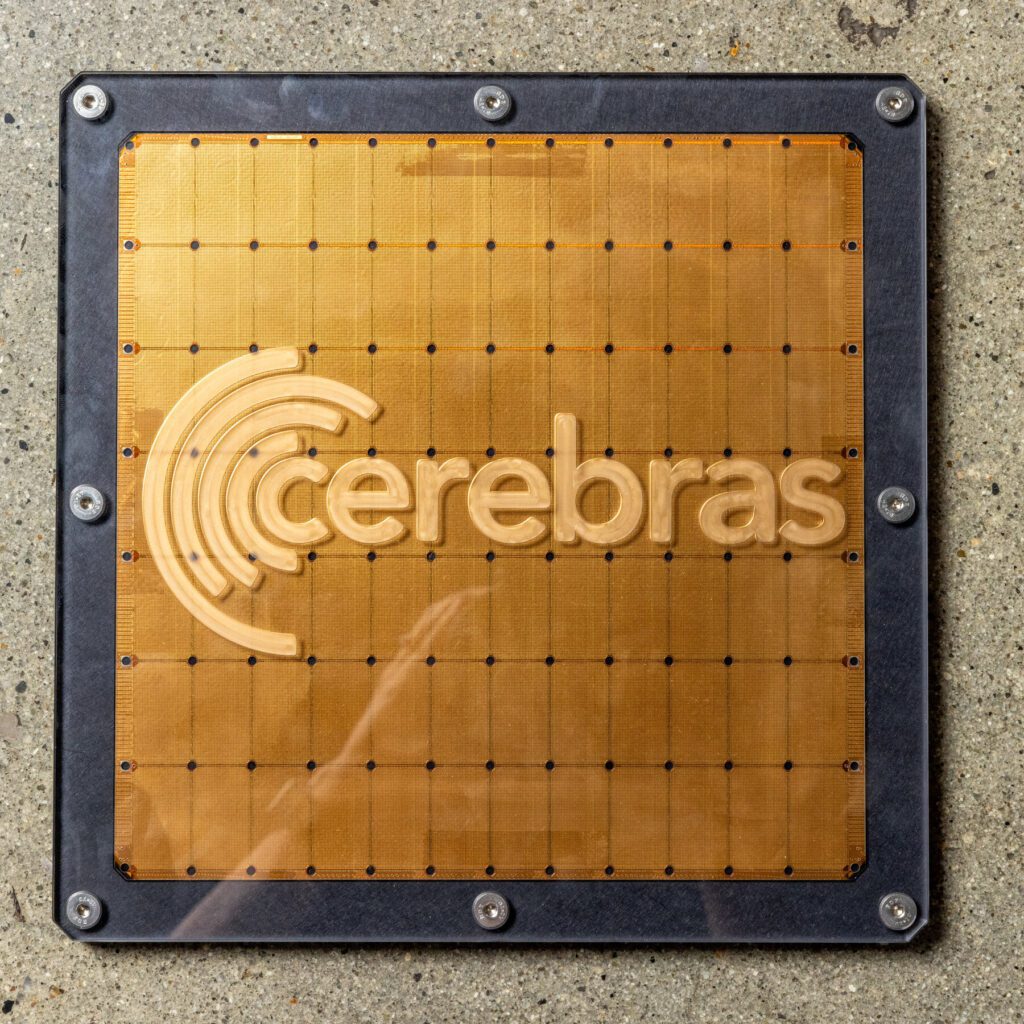 Cerebras, fabricante de chips de inteligência artificial, estreia na bolsa com alta de 89%