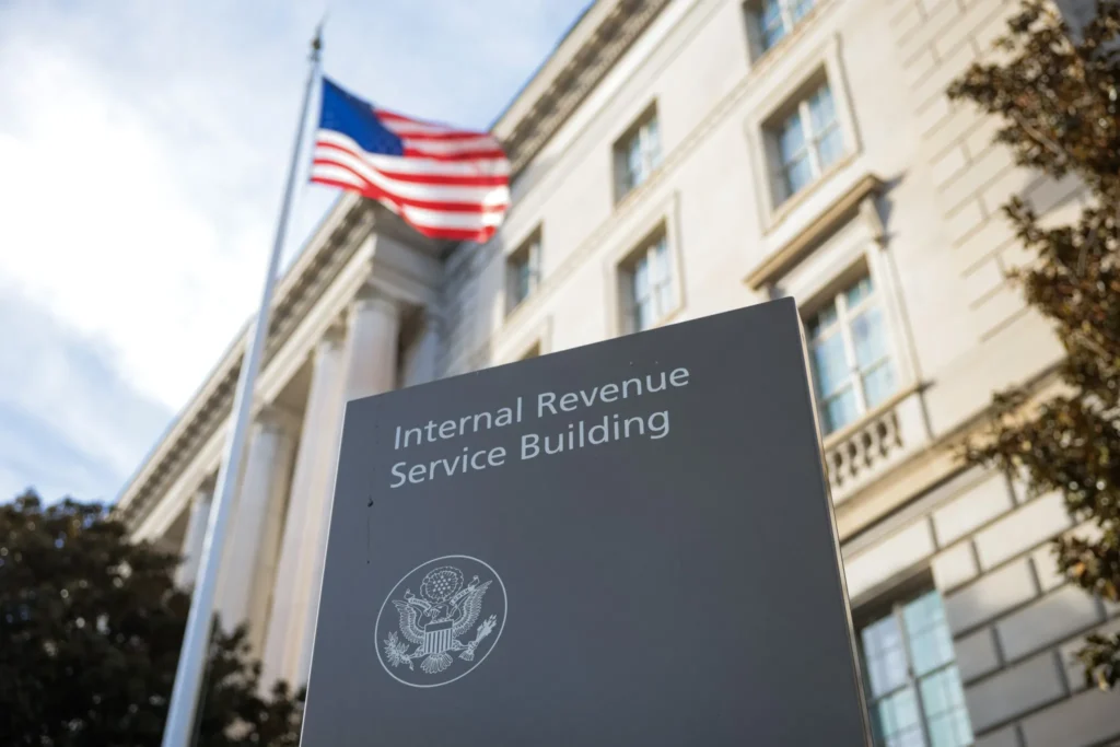 Governo discutiu criação de fundo de US$ 1,7 bilhão para pagar vítimas de “armazenamento” e encerrar processo de Trump contra o IRS