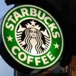 Starbucks anuncia corte de 300 vagas corporativas nos EUA para recuperar margens e avançar reestruturação