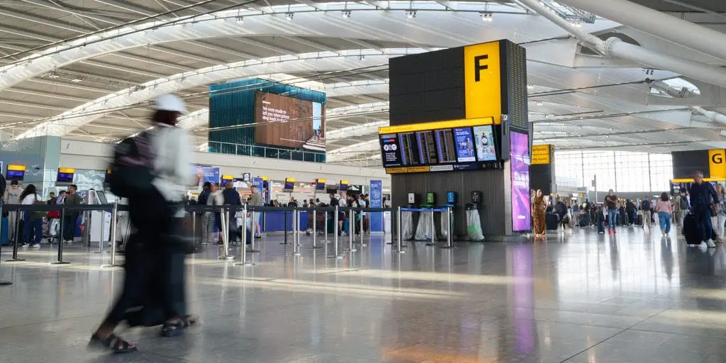 Heathrow usa parceria com a Salesforce para criar assistente de atendimento ao cliente por IA